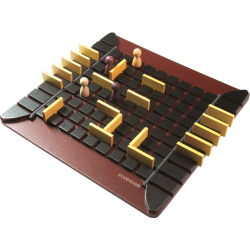 Quoridor est un jeu de stratégie abstrait disposant d'un beau matériel